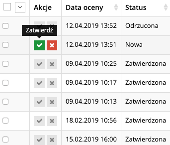 Zrzut ekranu prezentujący przycisk zatwierdzania opinii klienta.
