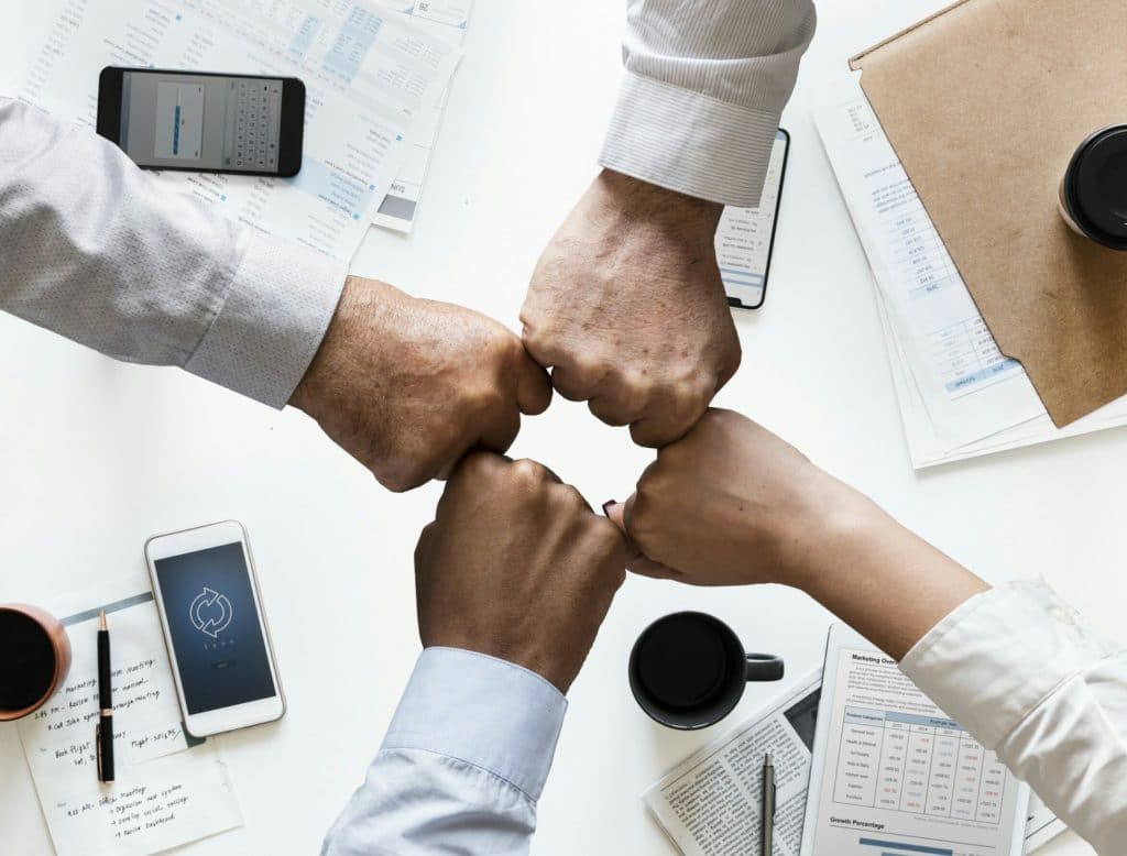 Programy partnerskie